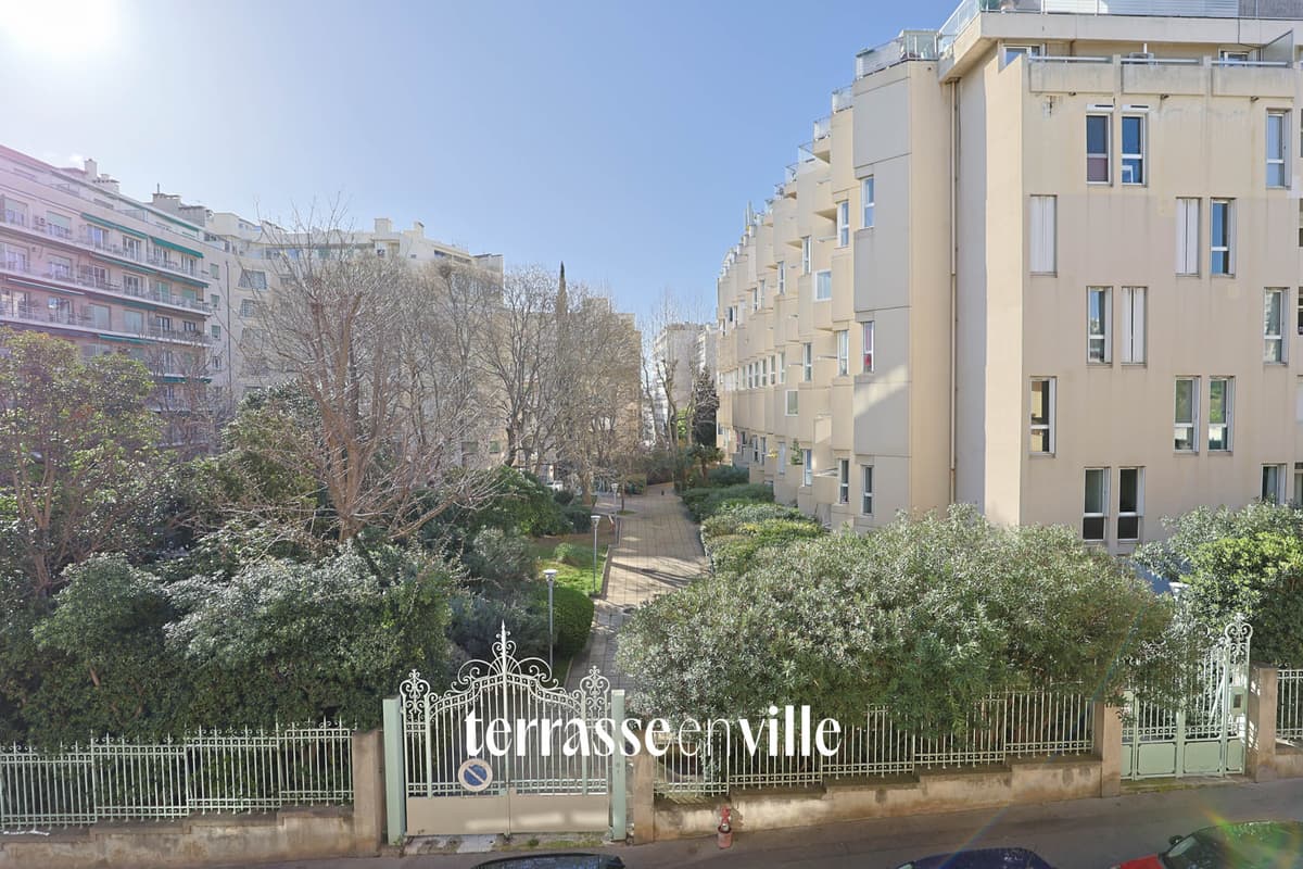 EXCLUSIVITÉ CARRÉ D’OR T3 TERRASSE GARAGE EN SUS 350 000 € - 2
