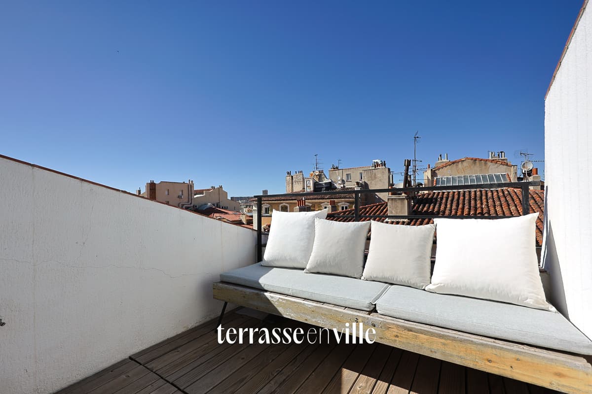 VIEUX PORT - LOFT - TROPEZIENNE - VUE - 450 000 € - 1