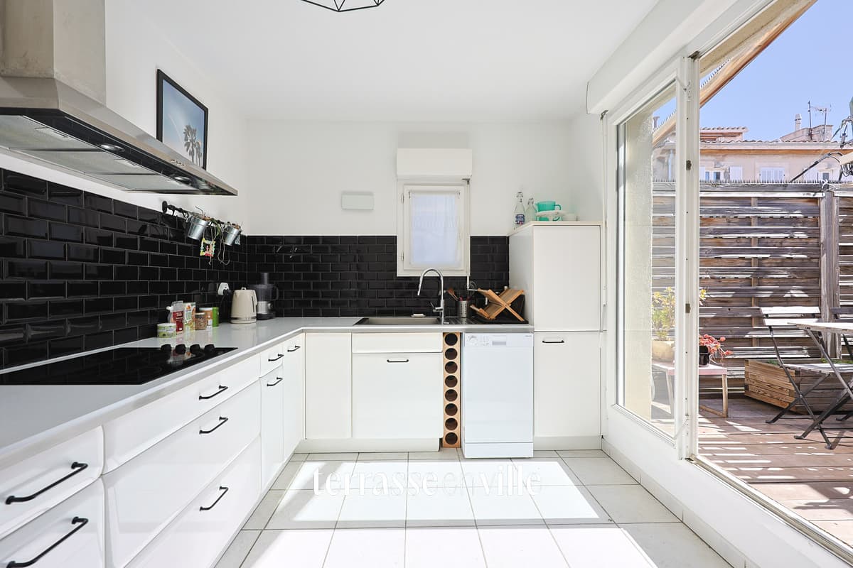 EXCLUSIVITE - VAUBAN - T4 - TERRASSE - VUE NOTRE DAME DE LA GARDE - BOX - 645 000 € - 7