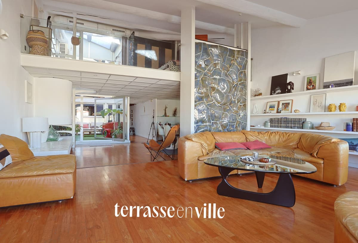 EXCLUSIVITE - VIEUX PORT - T3 148m2 - PATIO 10m2 - VUE VIEUX PORT- 750 000€ - 3