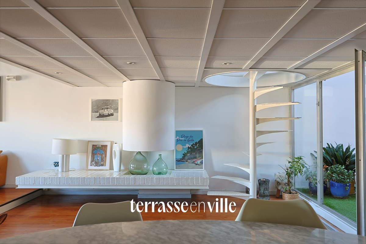EXCLUSIVITE - VIEUX PORT - T3 148m2 - PATIO 10m2 - VUE VIEUX PORT- 750 000€ - 6