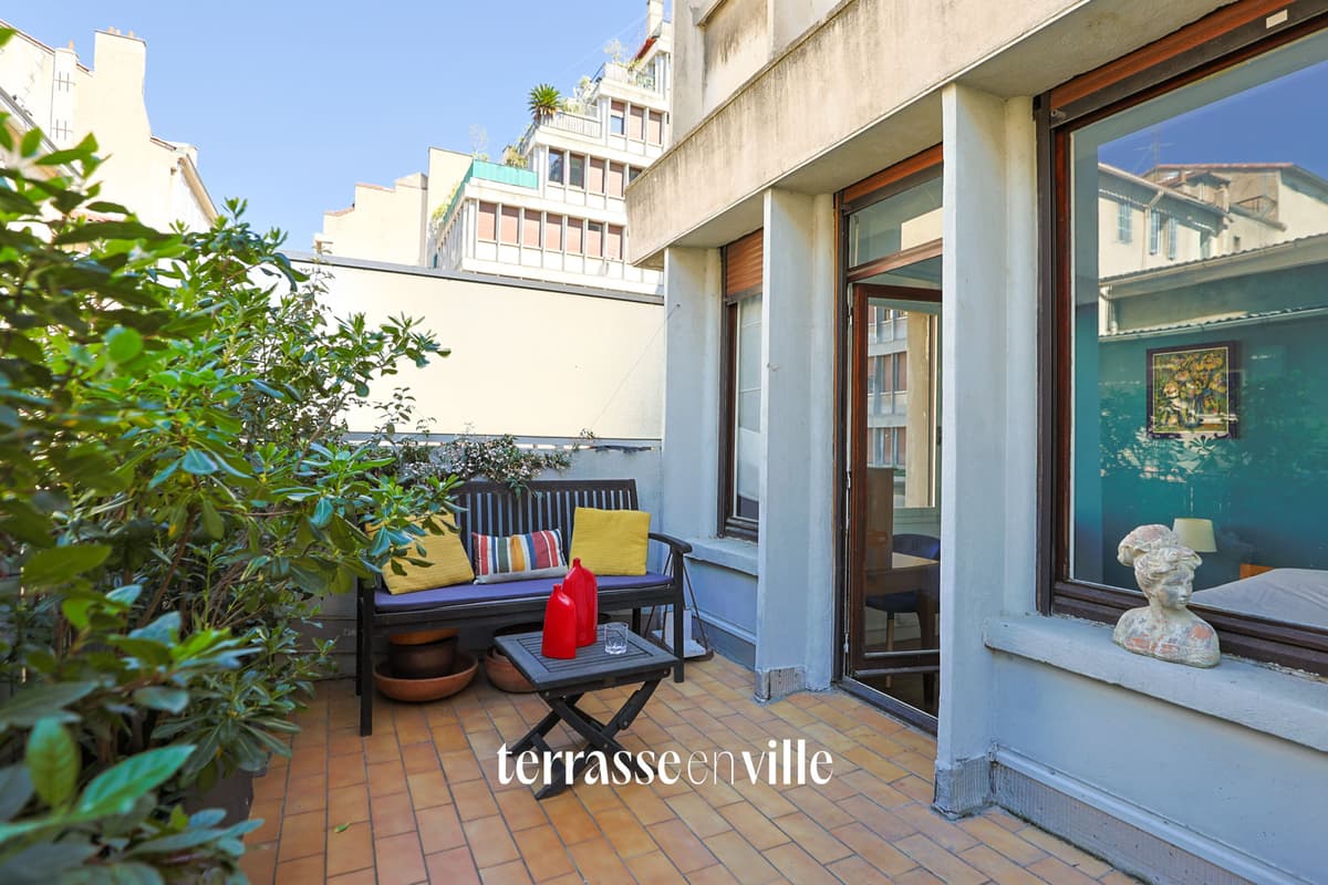 EXCLUSIVITE - BUILDING CANEBIERE - T3 - 97M2 - TERRASSE- 350 000€