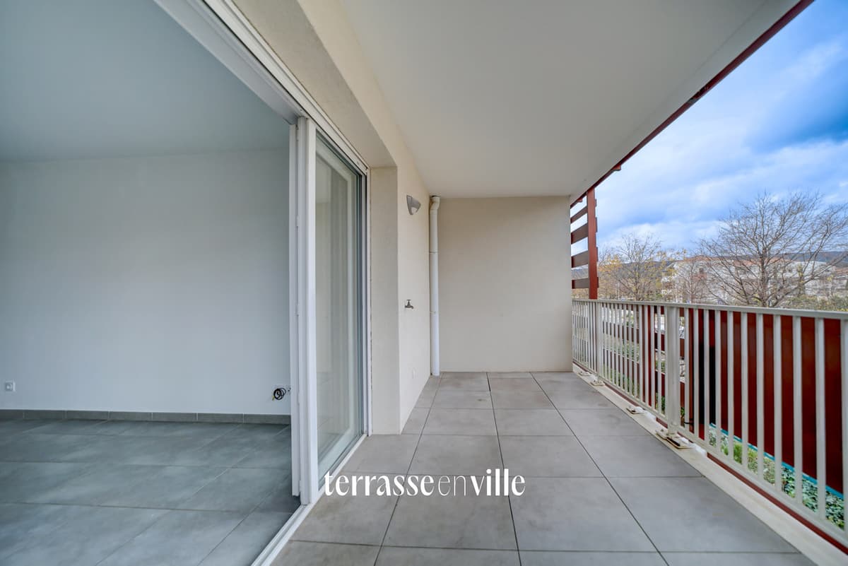 SAINT-CYR-SUR-MER - BEAU T2 RECENT - 38 M2 - TERRASSE - PISCINE - DOUBLE PARKING - CAVE - 249 000€ - 3