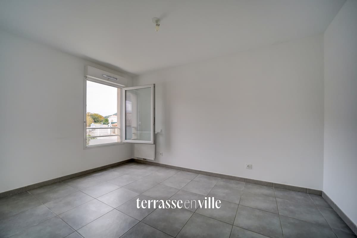 SAINT-CYR-SUR-MER - BEAU T2 RECENT - 38 M2 - TERRASSE - PISCINE - DOUBLE PARKING - CAVE - 249 000€ - 6