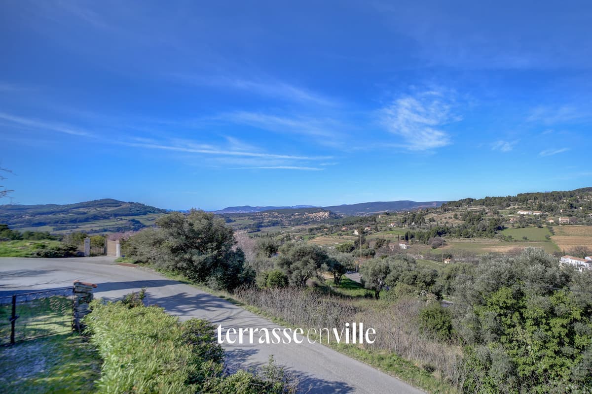 LE BEAUSSET - MAISON FAMILIALE - VUE DOMINANTE - PISCINE - GARAGE - AU CALME - 4