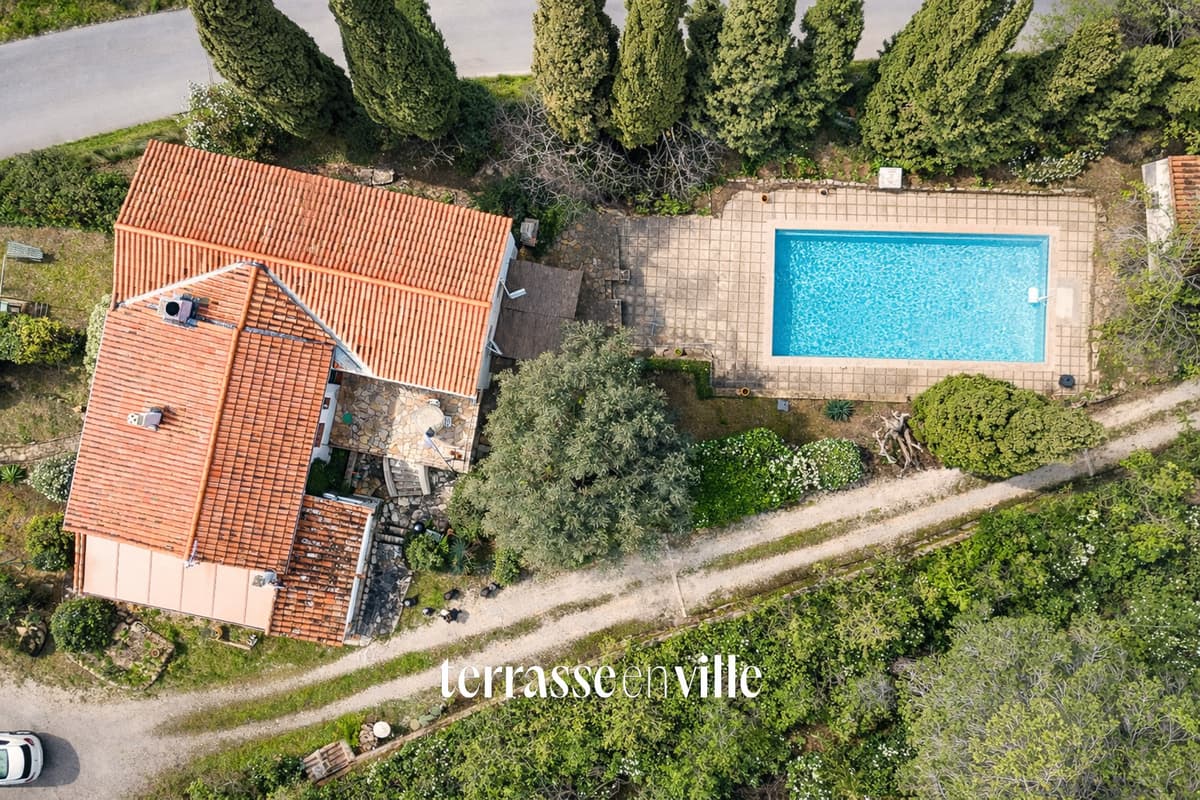 LE BEAUSSET - MAISON FAMILIALE - VUE DOMINANTE - PISCINE - GARAGE - AU CALME - 3