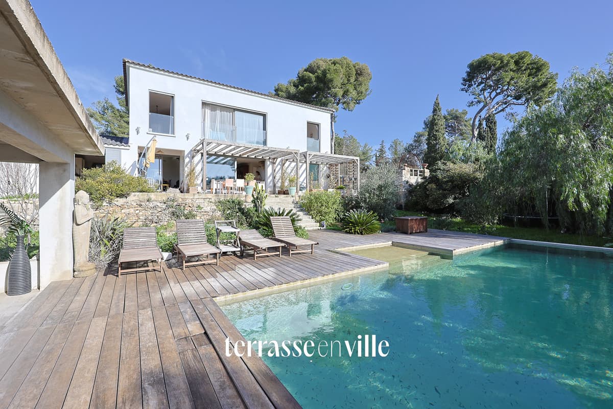 LA CIOTAT - MAISON FAMILIALE - FIGUEROLLES - T6 - 204 M2 + T2 40 M2 - PISCINE - TERRAIN 1041M2 - VUE MER - 1 7