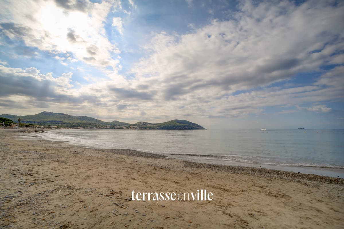 ST CYR-SUR-MER - PROMENADE ROSE - APPARTEMENT 80M2 VUE MER PANORAMIQUE - TERRASSE - GARAGE