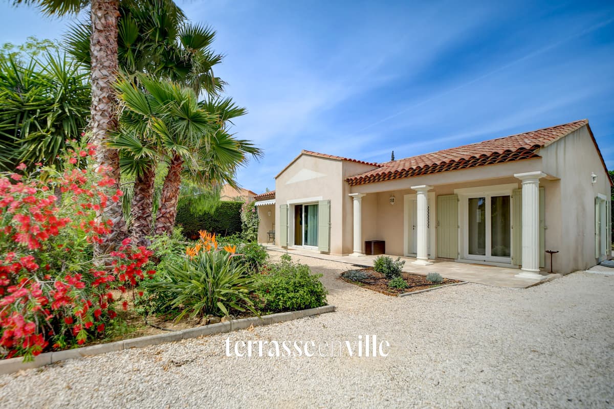 SAINT CYR SUR MER - VILLA PLAIN PIED T4 123M2 - DEPENDANCE - PROCHE VILLAGE A PIED - 4