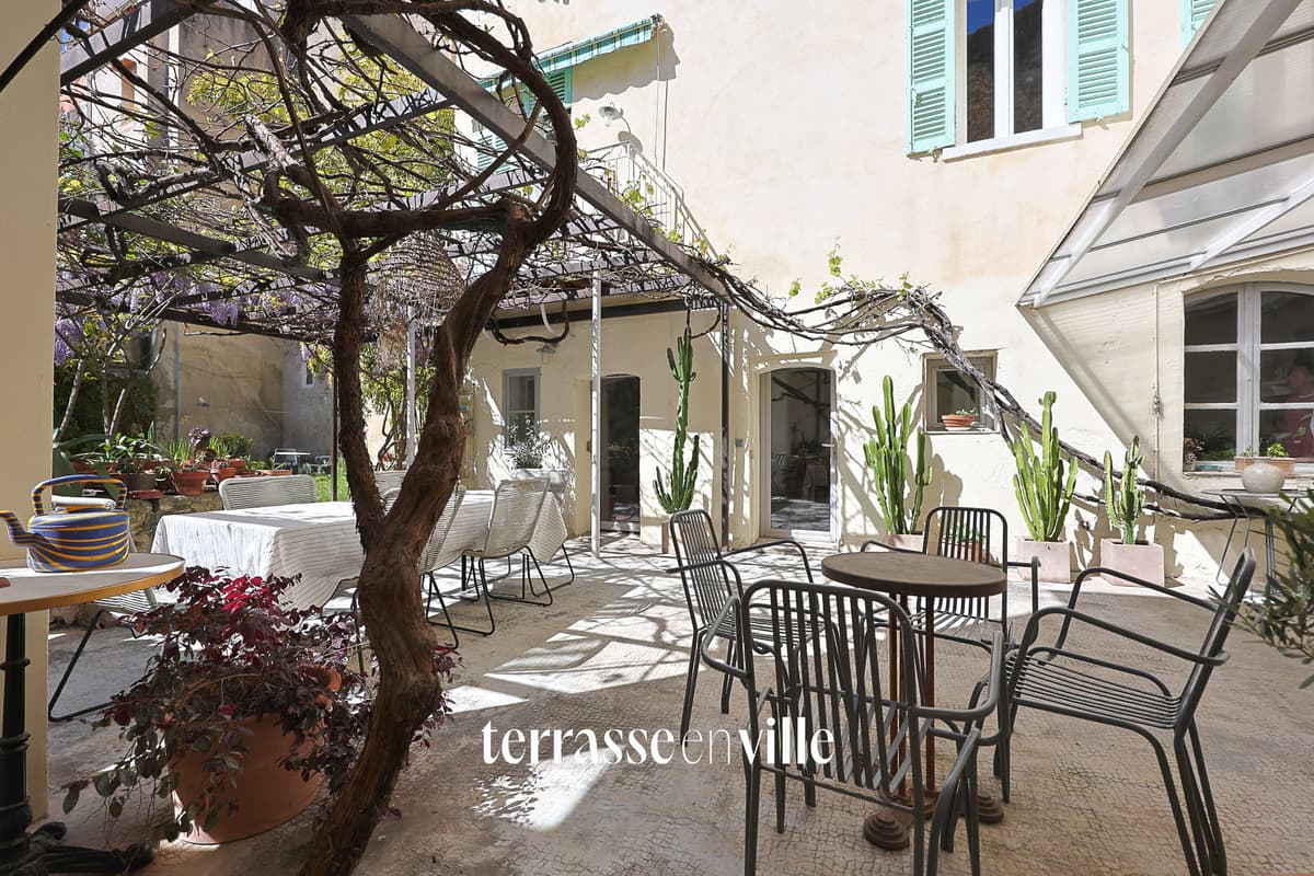 LA CIOTAT DUPLEX T9 192 M2 CŒUR HISTORIQUE PARCELLE 350M2 - PARKING