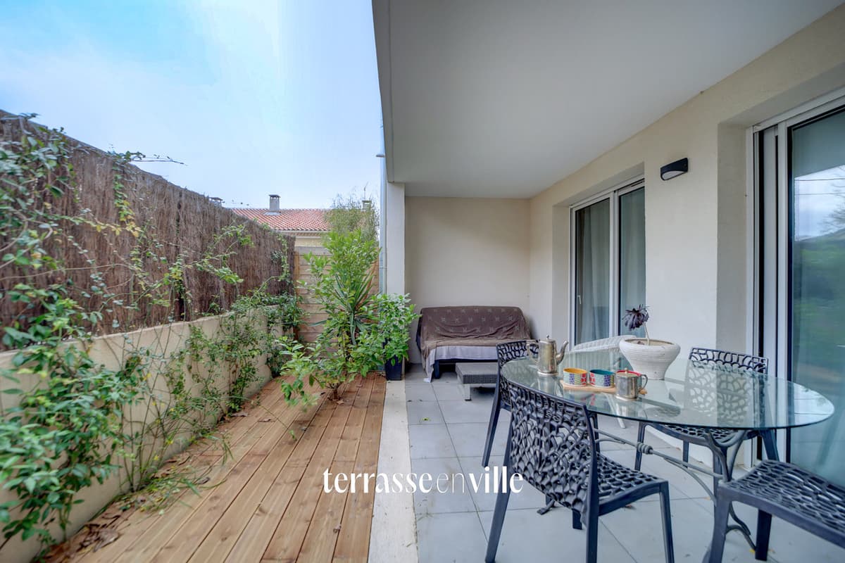 ST-CYR-SUR-MER - CENTRE-VILLE- T3 RECENT - TERRASSE - ASCENSEUR - PARKING PRIVE - 1