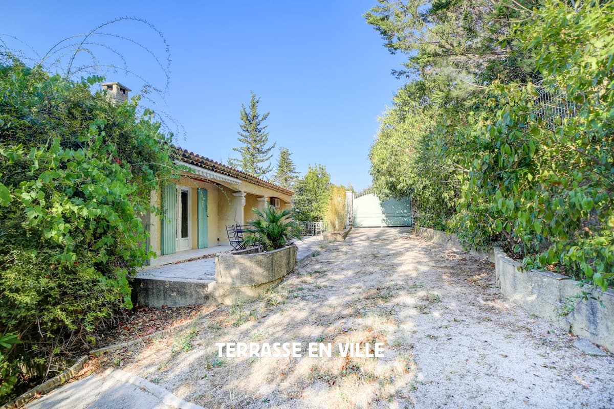 PEYPIN - VILLA T6 - 160 m2 - TERRAIN 2000 m2 - PISCINE- GARAGE - 670 000 € - 3