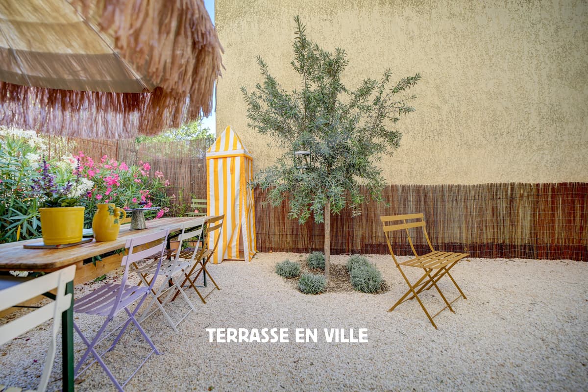 SAINT CYR SUR MER - IMMEUBLE - APPARTEMENT - TERRASSE- COMMERCE - COUR INTÉRIEURE - CAVE VOUTÉE - 2