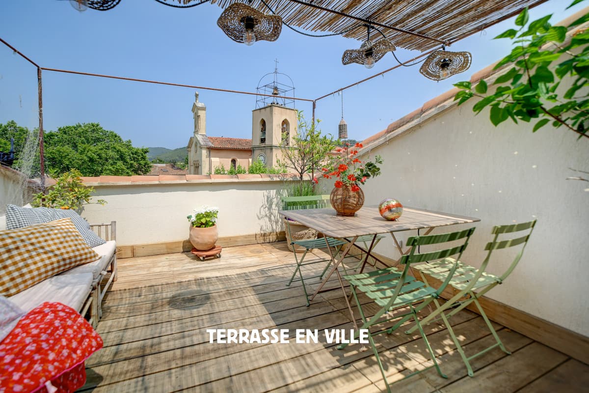 SAINT CYR SUR MER - IMMEUBLE - APPARTEMENT - TERRASSE- COMMERCE - COUR INTÉRIEURE - CAVE VOUTÉE - 1
