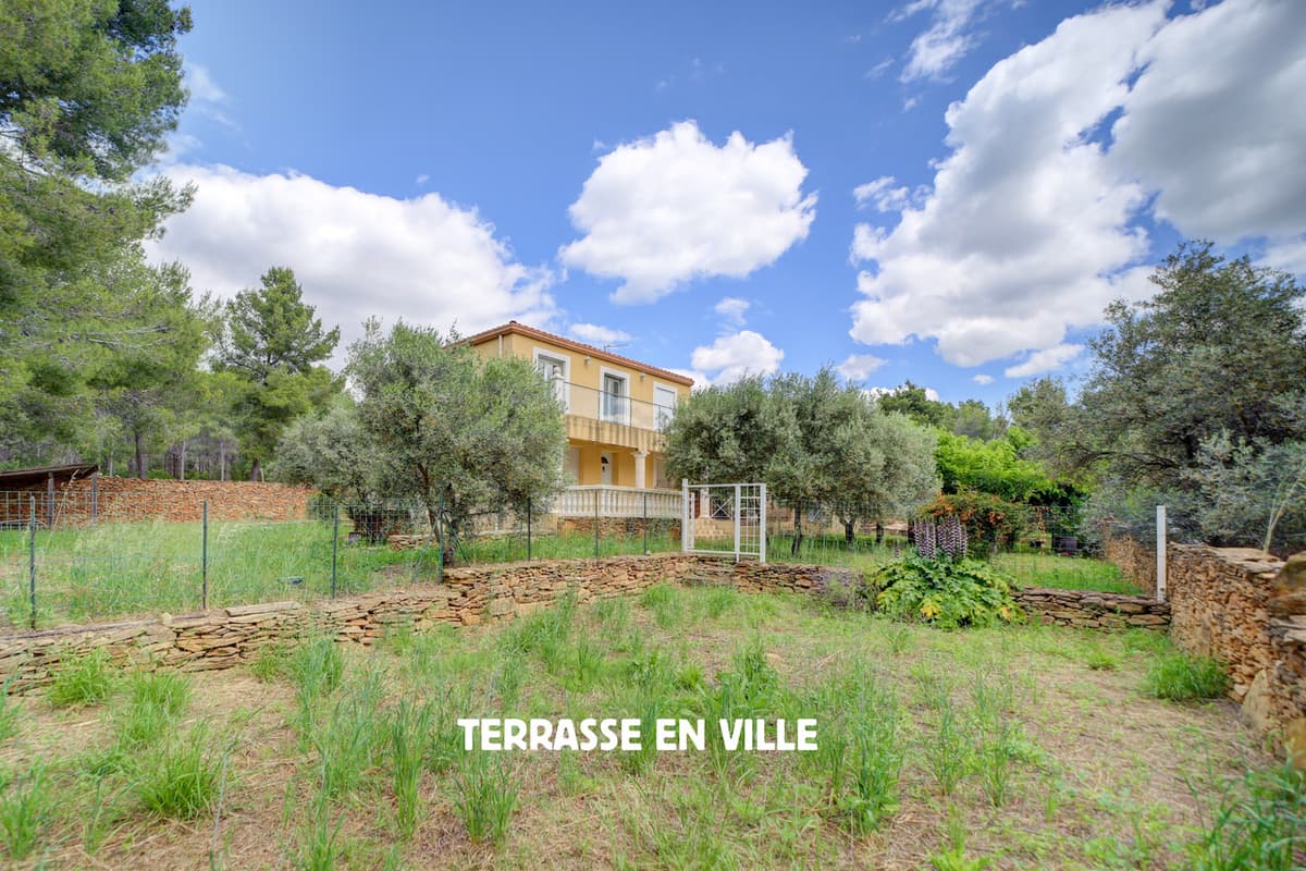 LA CIOTAT - HAUTEURS DE FONTSAINTE - VILLA VUE MER - PISCINE - DÉPENDANCE - GARAGE - 3