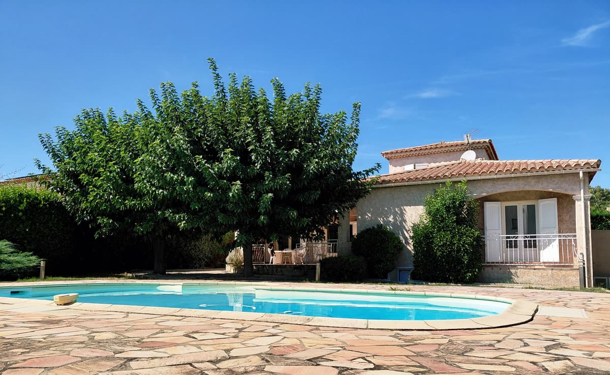 LA CIOTAT - QUARTIER RÉSIDENTIEL - MAISON FAMILIALE - T5 130M2 - PISCINE PLEIN SUD - GARAGE - TERRAIN ARBORÉ - 6