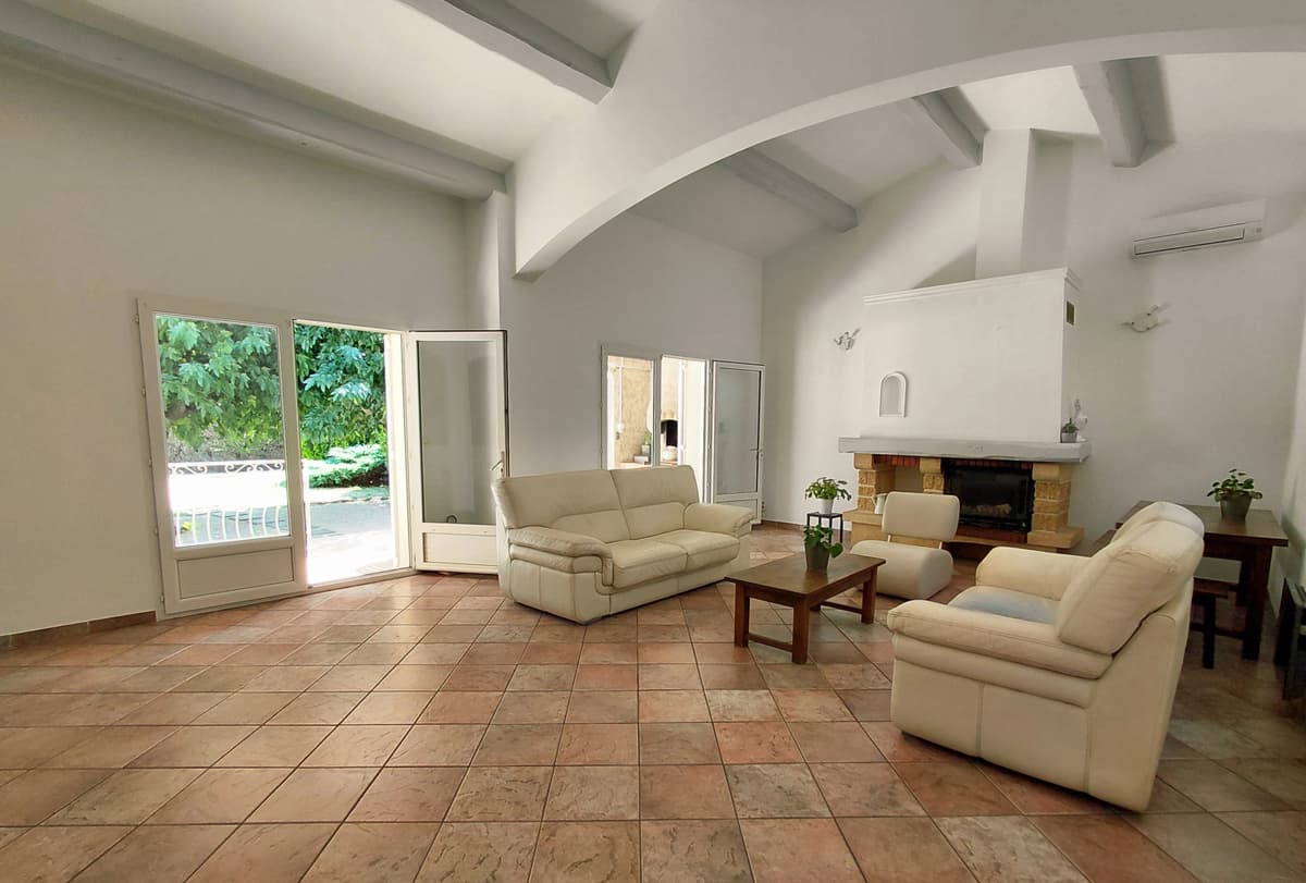 LA CIOTAT - QUARTIER RÉSIDENTIEL - MAISON FAMILIALE - T5 130M2 - PISCINE PLEIN SUD - GARAGE - TERRAIN ARBORÉ - 7