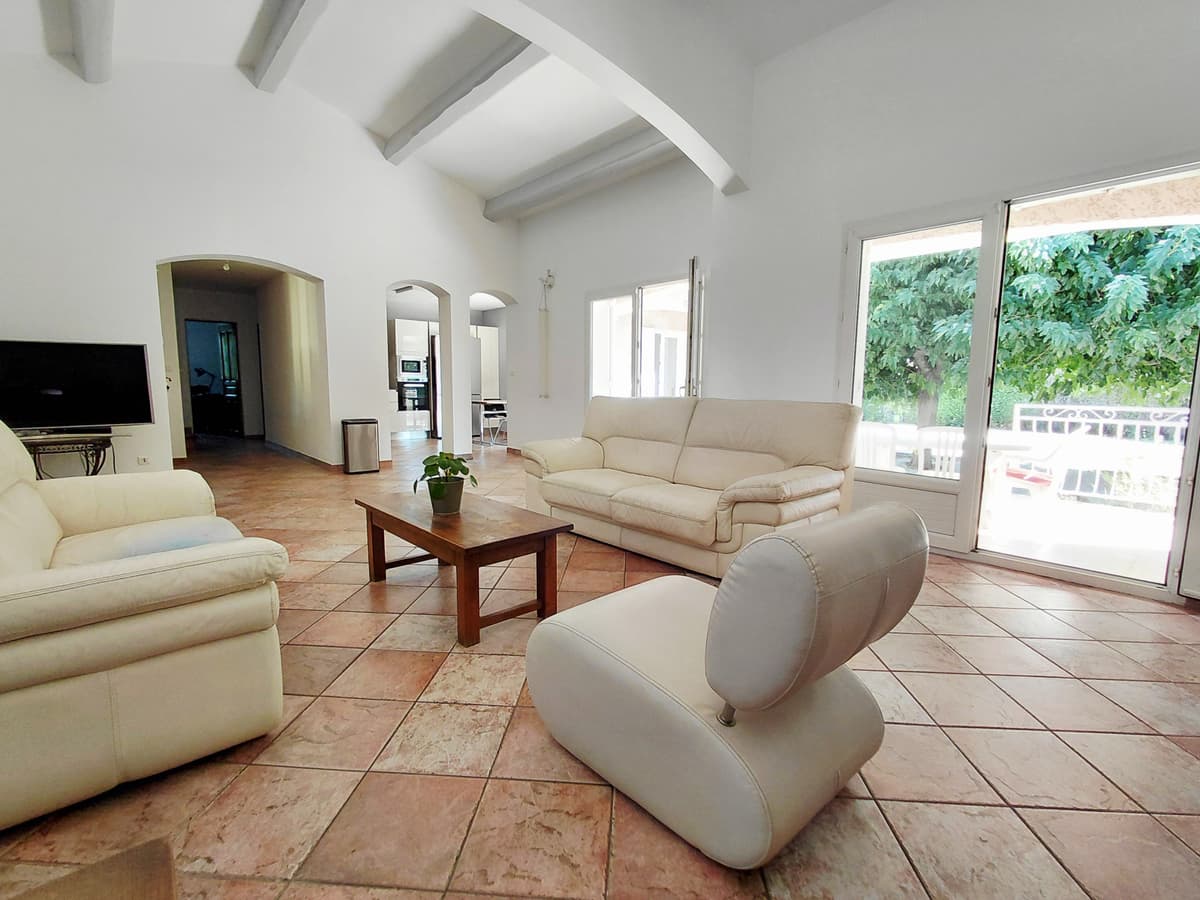 LA CIOTAT - QUARTIER RÉSIDENTIEL - MAISON FAMILIALE - T5 130M2 - PISCINE PLEIN SUD - GARAGE - TERRAIN ARBORÉ - 1