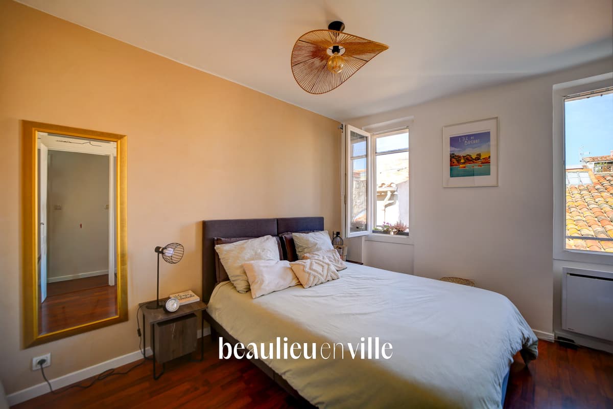EXCLUSIVITÉ - LA CIOTAT - VIEUX PORT - APPARTEMENT T3 - CALME - SANS VIS A VIS
