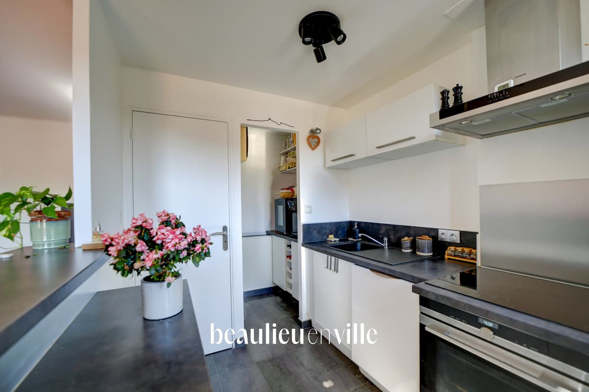 EXCLUSIVITÉ - LA CIOTAT - VIEUX PORT - APPARTEMENT T3 - CALME - SANS VIS A VIS - 6