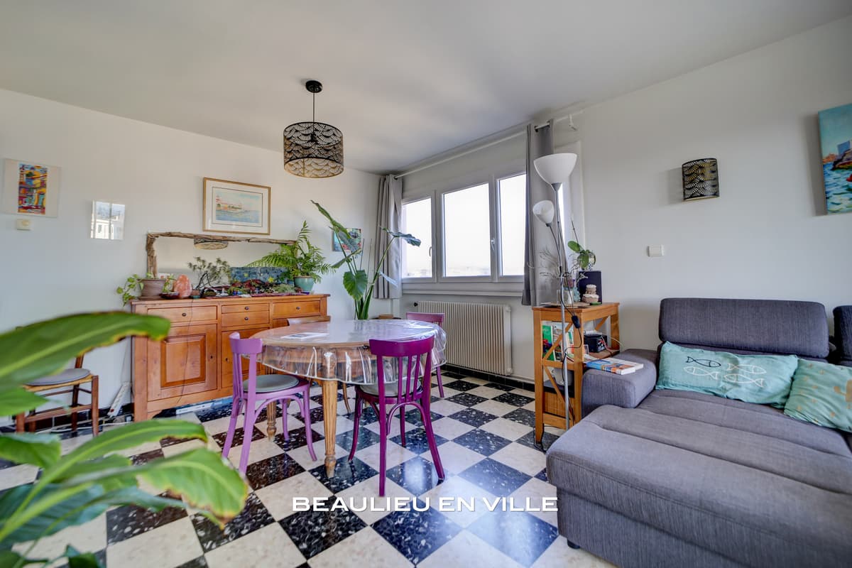LA CIOTAT - CENTRE VILLE - APPARTEMENT T3 82m2 - VUE MER - BALCON - 3