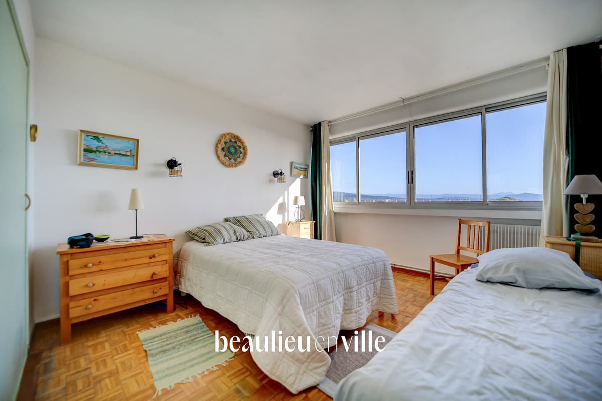 LA CIOTAT - CENTRE VILLE - APPARTEMENT T3 82m2 - VUE MER - BALCON - 7