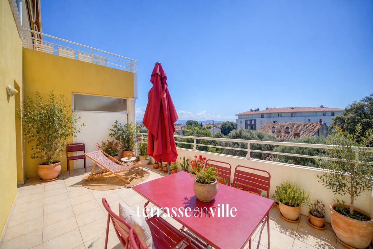 LA CIOTAT - COEUR DE VILLE - APPARTEMENT T3 67m2 - TERRASSE - PARKING PRIVÉ
