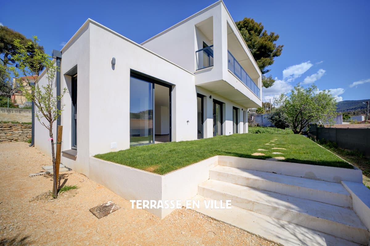 VILLA CONTEMPORAINE T4/5 - 150M2 - PETITE VUE MER - TERRAIN 830M2 - PISCINE - 996 000€ - 1